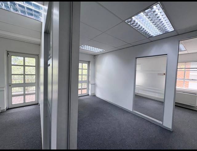 1,390M² OFFICE FOR SALE IN WITKOPPEN